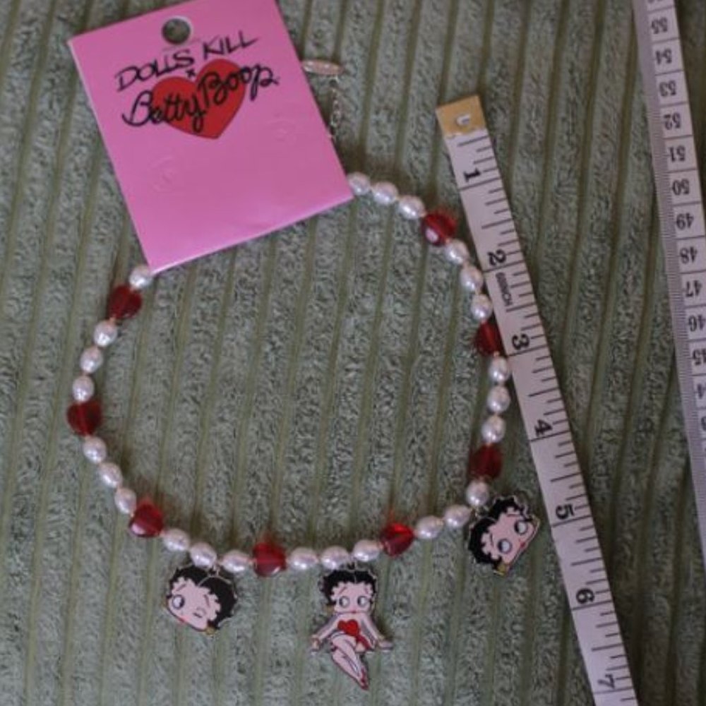 NWT Betty Boop Faux Pearls Beaded Necklace. - Picture 2 of 2